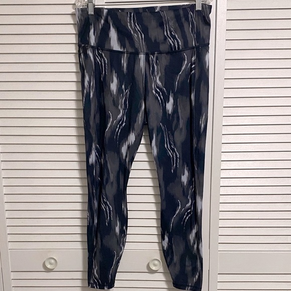 All in Motion Black and Gray Patterned Leggings - Picture 1 of 8